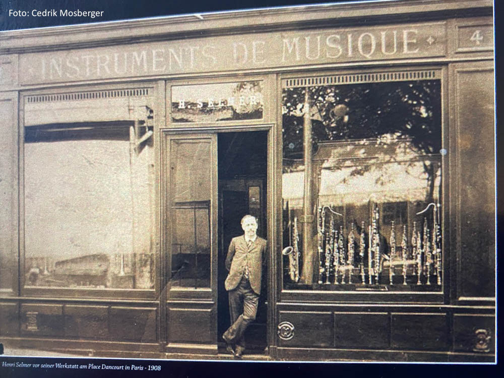 Henri Selmer Foto vor dem ersten SELMER Laden.