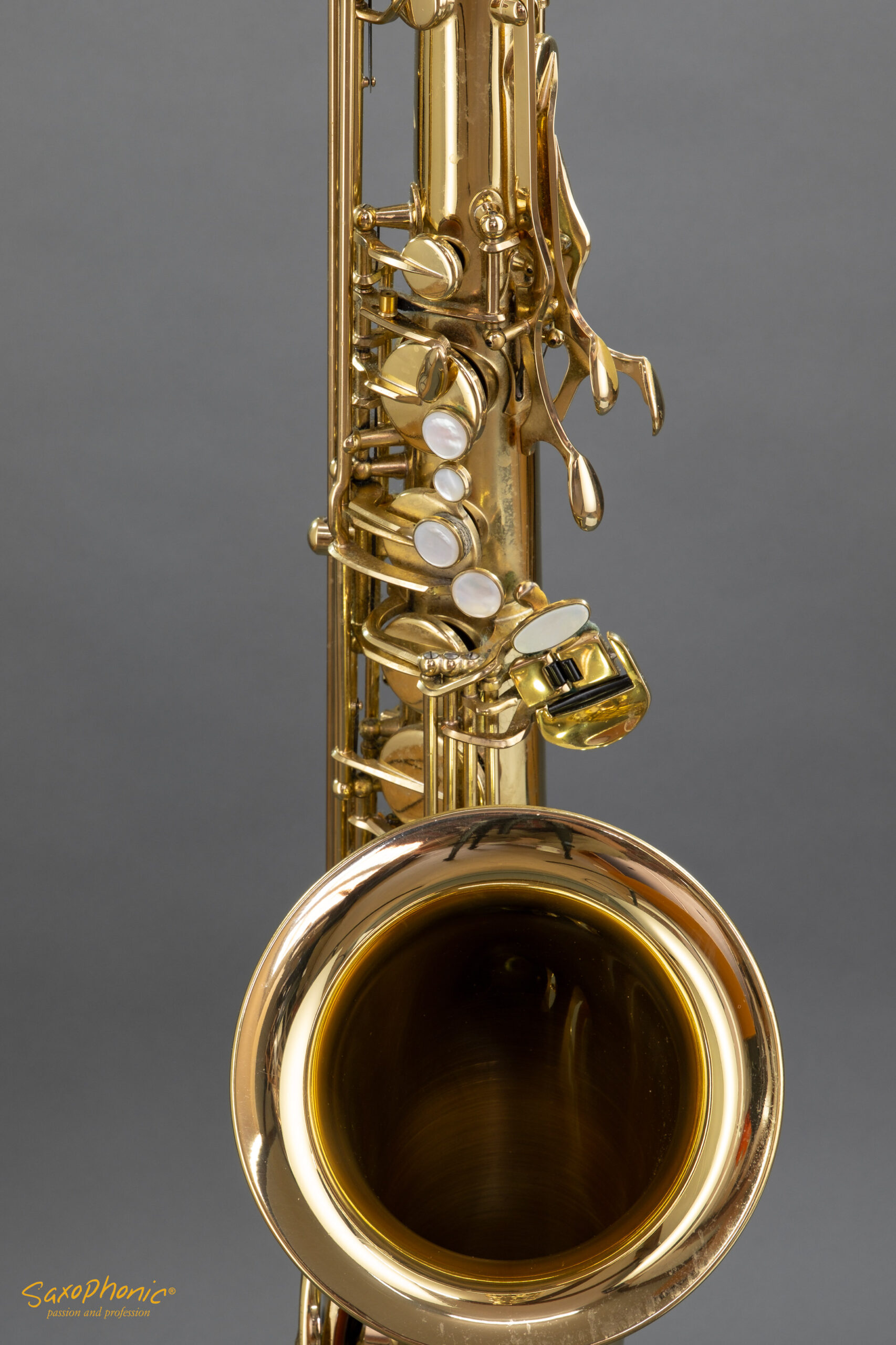 **In stock** Tenor Saxophone Henri SELMER Paris Series III, lacquered with engraving, from first owner, 643xxx,