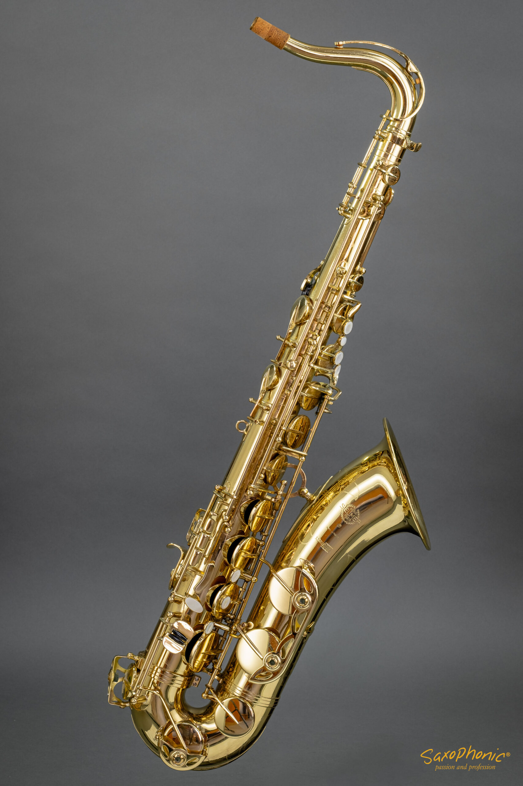 **In stock** Tenor Saxophone Henri SELMER Paris Series III, lacquered with engraving, from first owner, 643xxx,